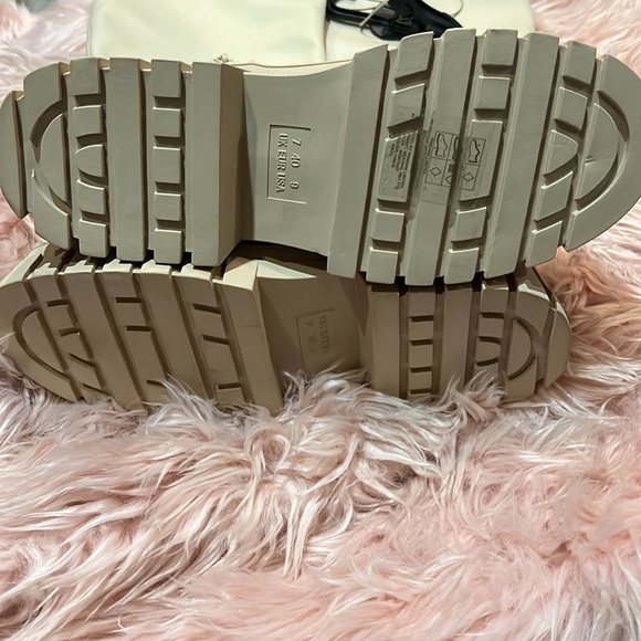 Nude|beige New with tag fashion tall platform boots zip up side size US 9 - Picture 4 of 7